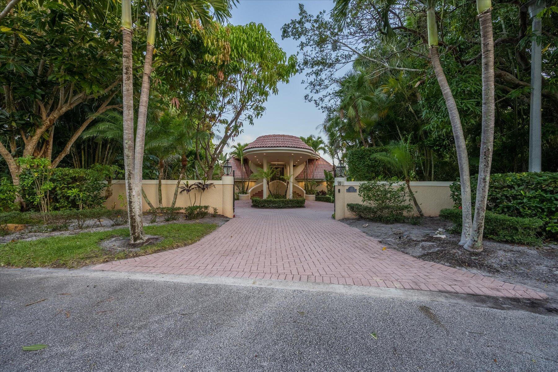 49 West High Point Road Sewall's Point, FL 34996 - Photo 96 of 99 a view of a yard in front of a house with large trees
