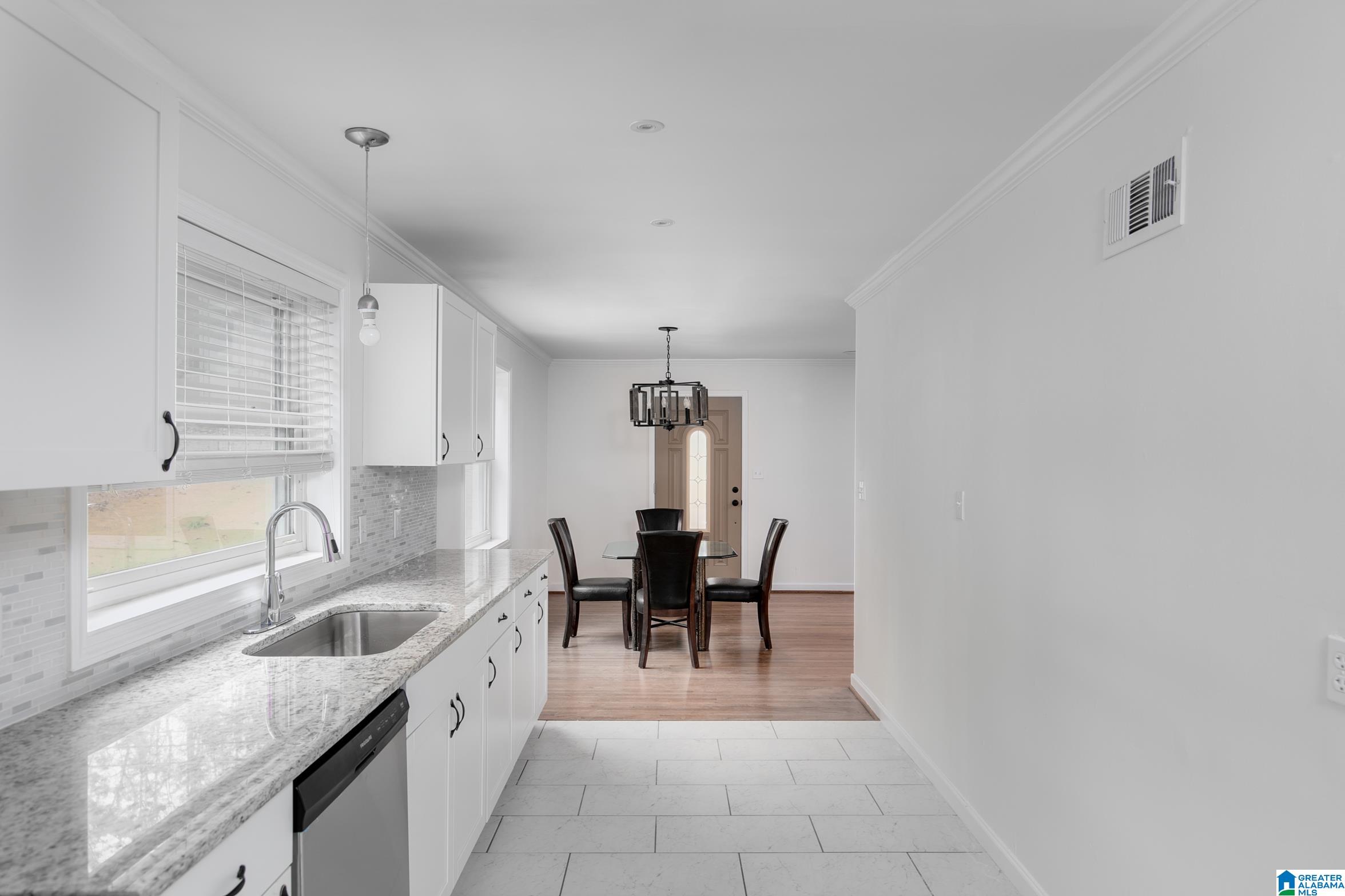 1528 Cresthill Road Birmingham, AL 35213 - Photo 12 of 32