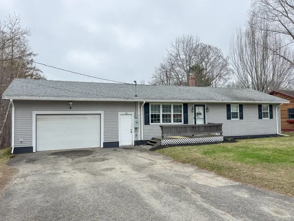 $264,900 | 55 Penobscot Avenue, Howland, ME 04448