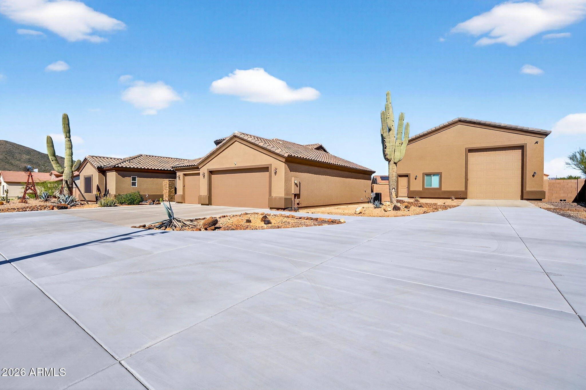 112 West Circle Mountain Road New River, AZ 85087 - Photo 19 of 57 Front Exterior – Driveway View