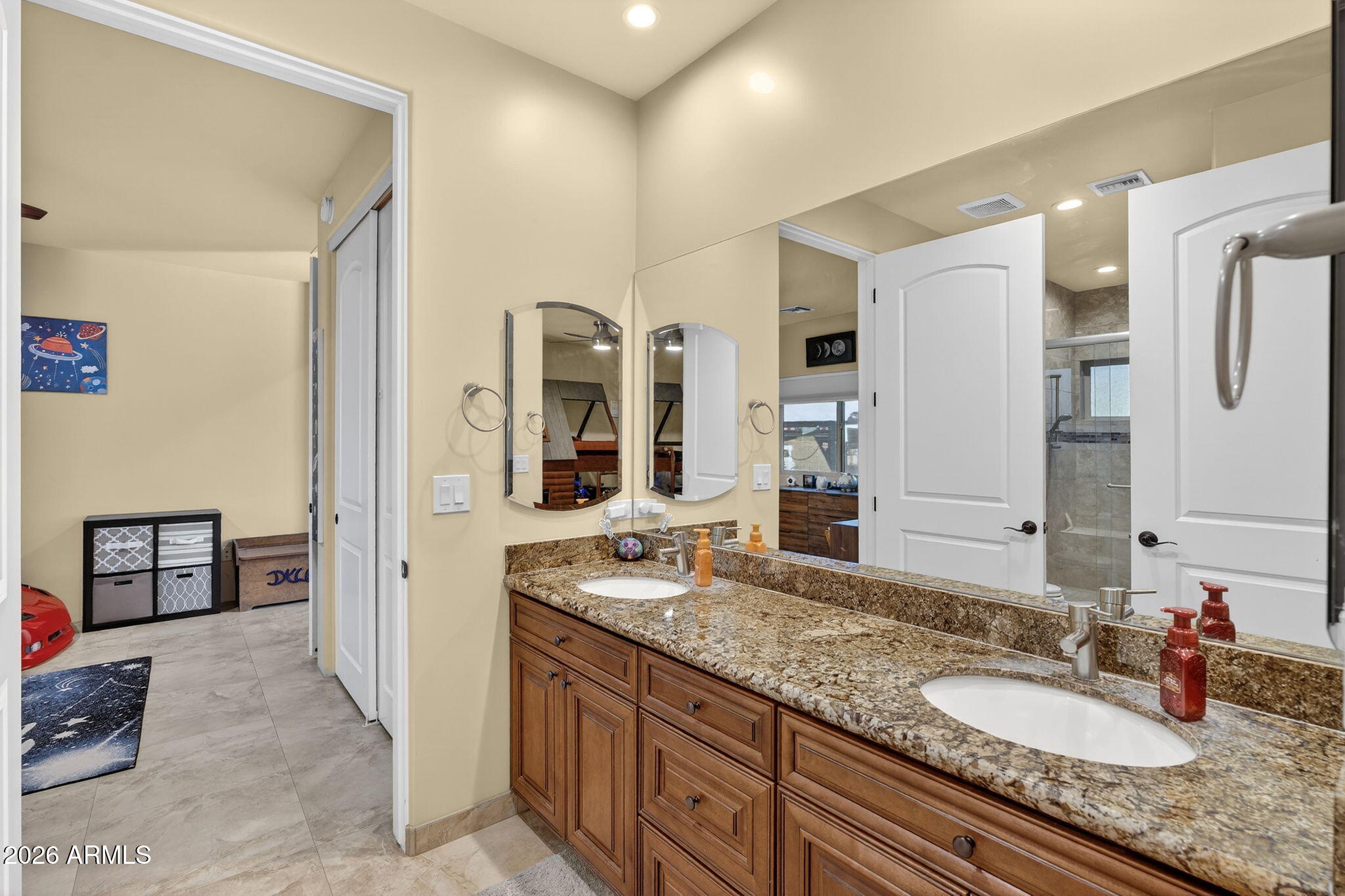 112 West Circle Mountain Road New River, AZ 85087 - Photo 36 of 57 Jack & Jill Bath