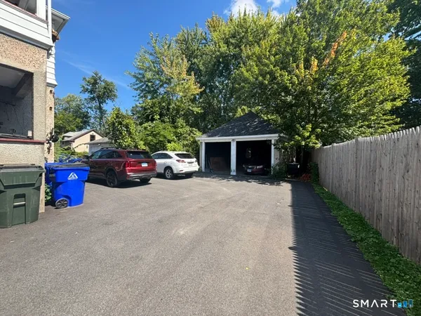 $1,900 | 62 Quaker Lane South, West Hartford, CT 06119