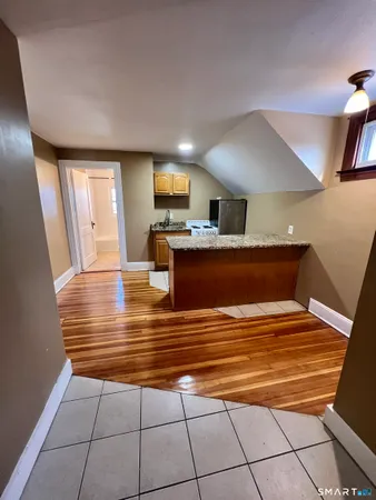 $1,900 | 62 Quaker Lane South, West Hartford, CT 06119