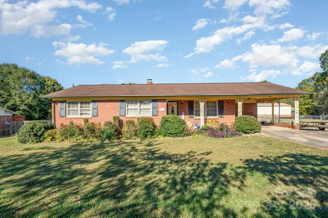 a view of a house with a big yard