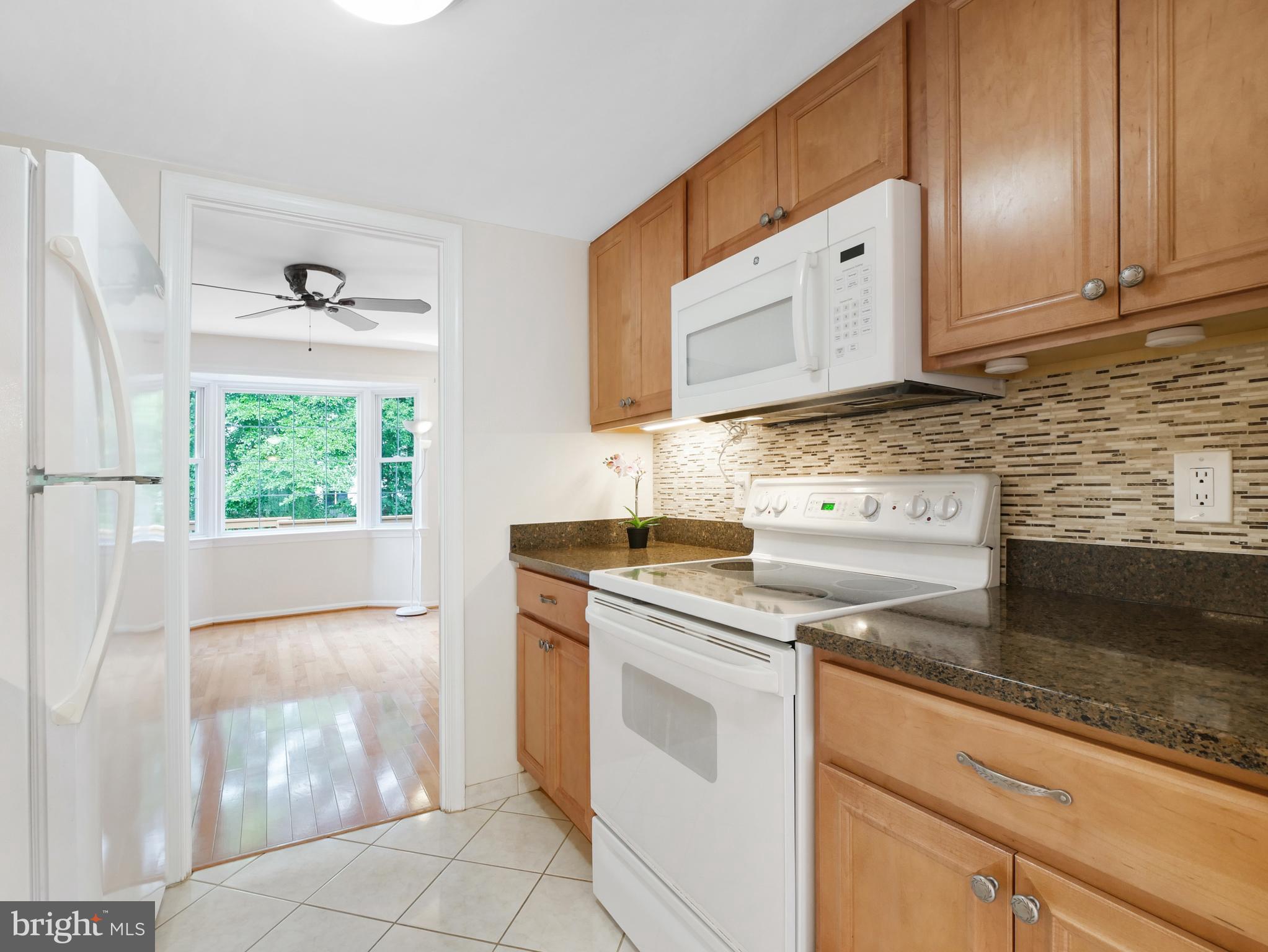 2857 Seminole Road Woodbridge, VA 22192 - Photo 11 of 43 Kitchen with granite and custom backsplash