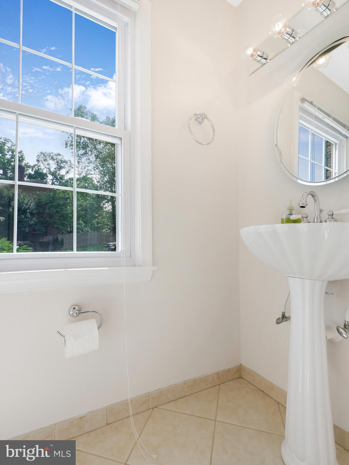 2857 Seminole Road Woodbridge, VA 22192 - Photo 16 of 43 Powder Room on Main level
