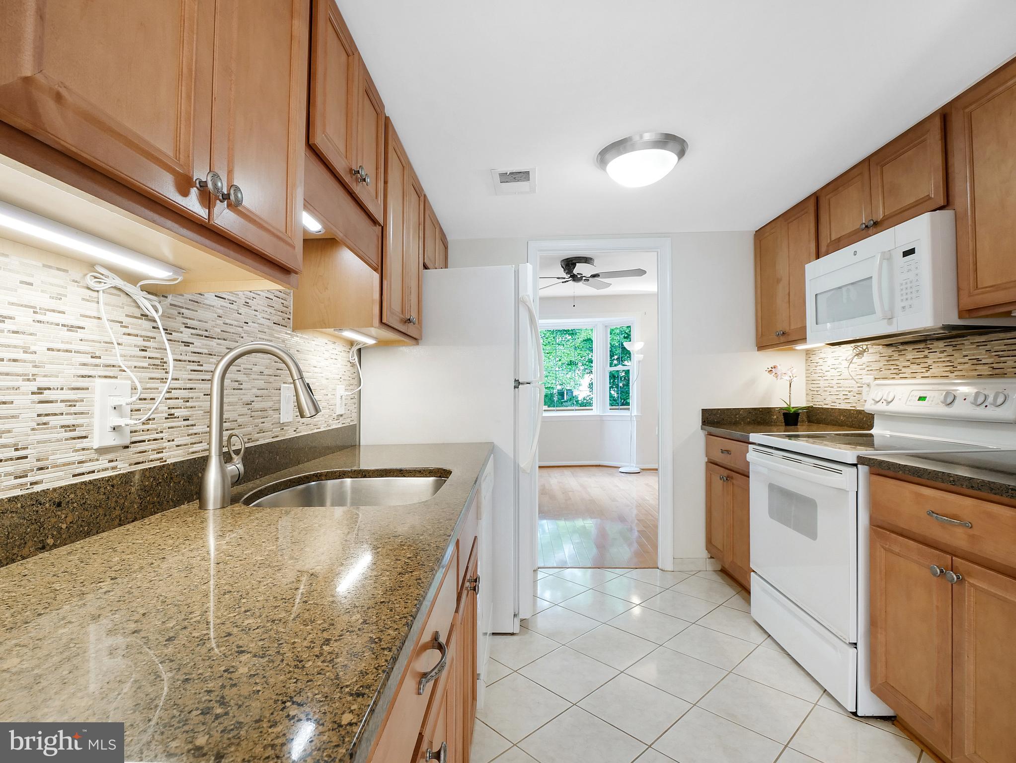 2857 Seminole Road Woodbridge, VA 22192 - Photo 4 of 43 Lovely kitchen!