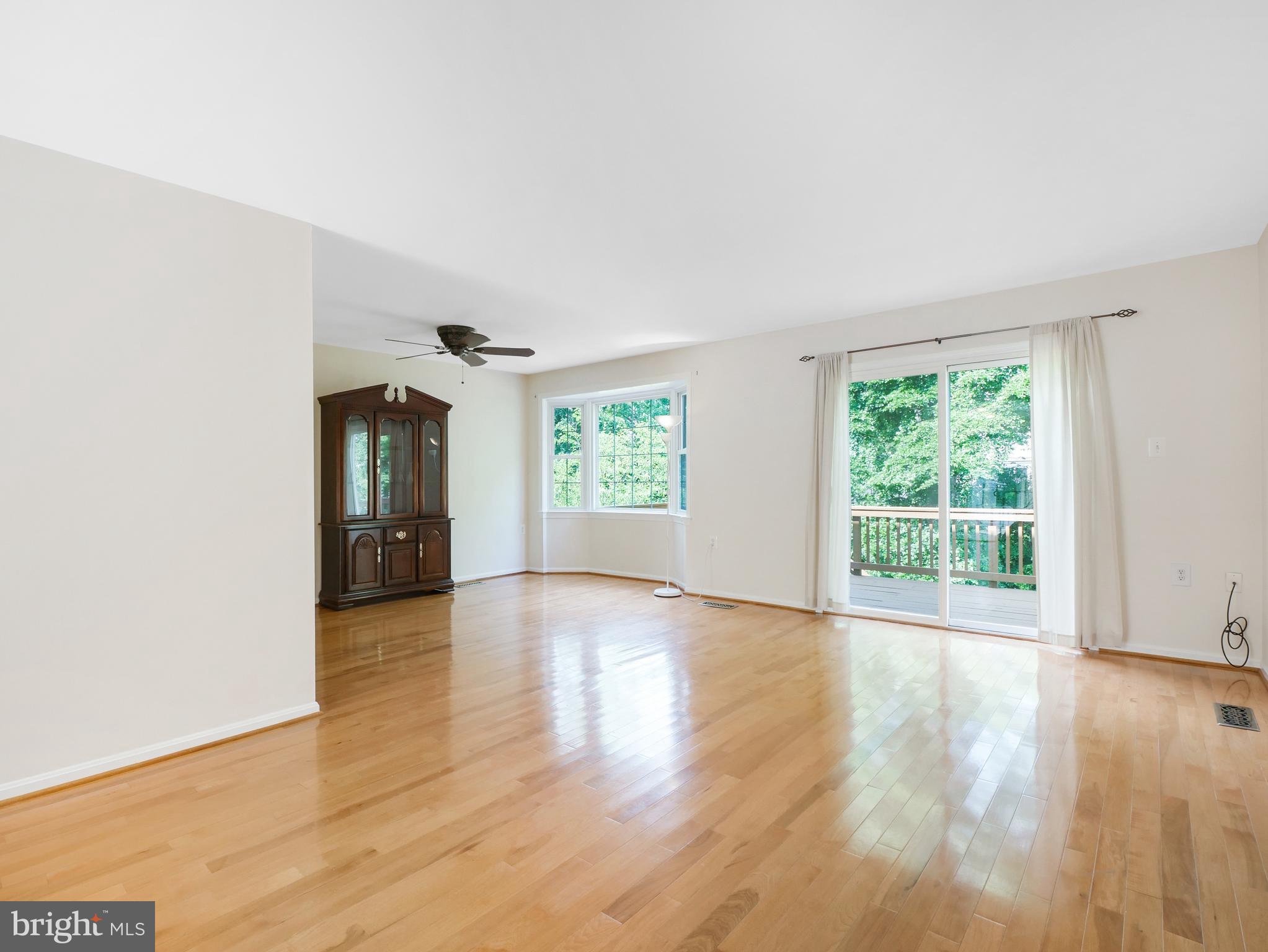 2857 Seminole Road Woodbridge, VA 22192 - Photo 7 of 43 Living Room