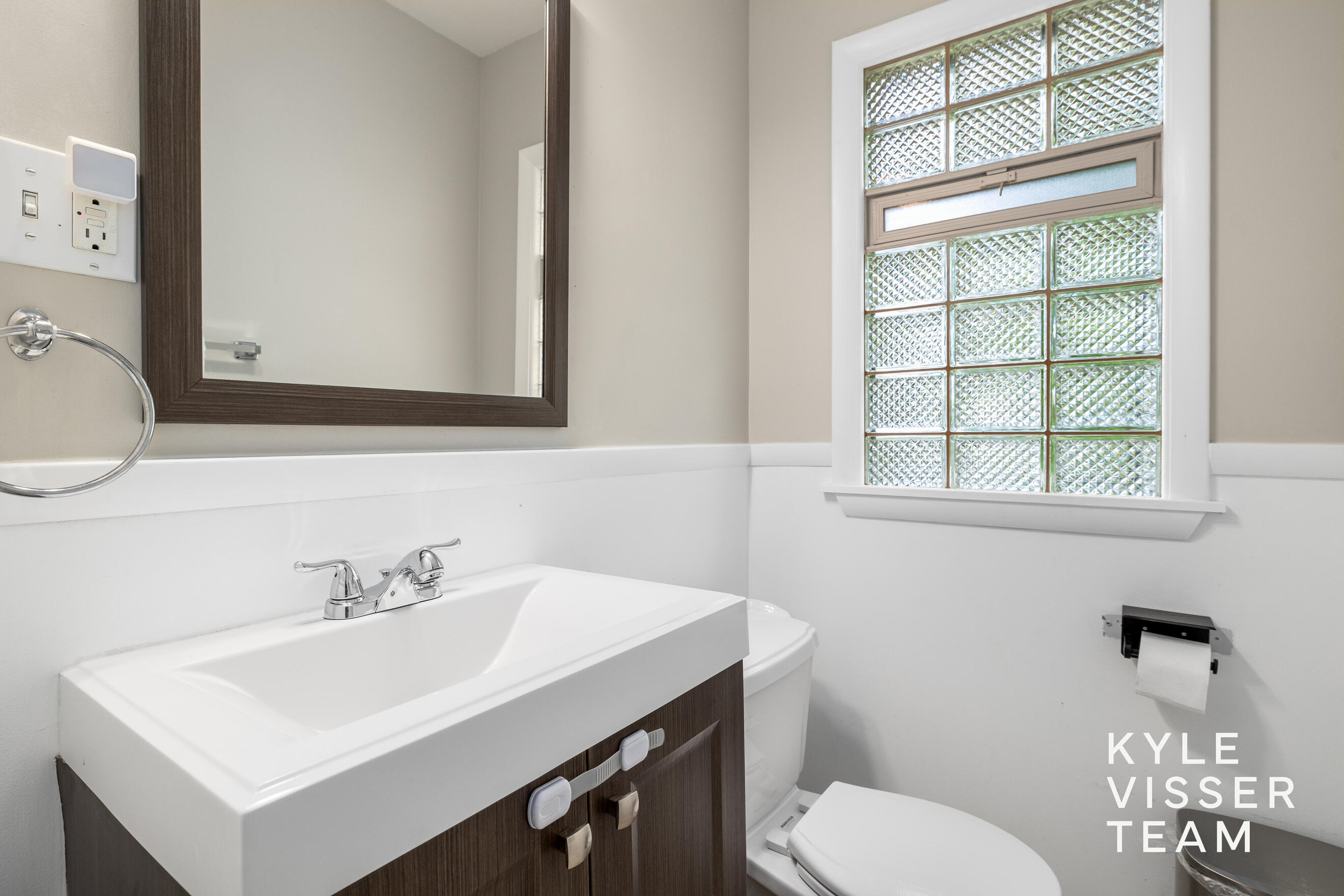 3030 Cascade Road Southeast Grand Rapids, MI 49506 - Photo 13 of 53 Half Bath