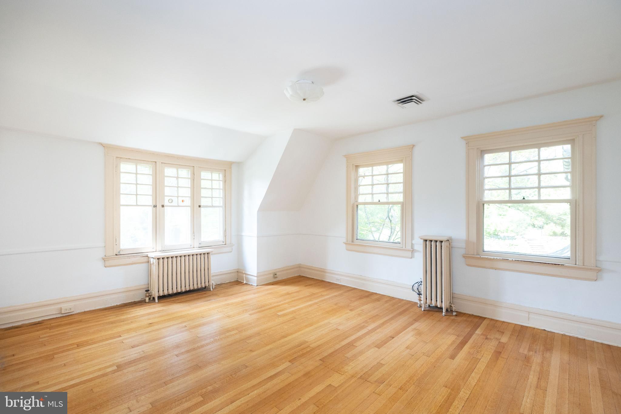 403 Club Road Baltimore, MD 21210 - Photo 48 of 72 an empty room with wooden floor and windows
