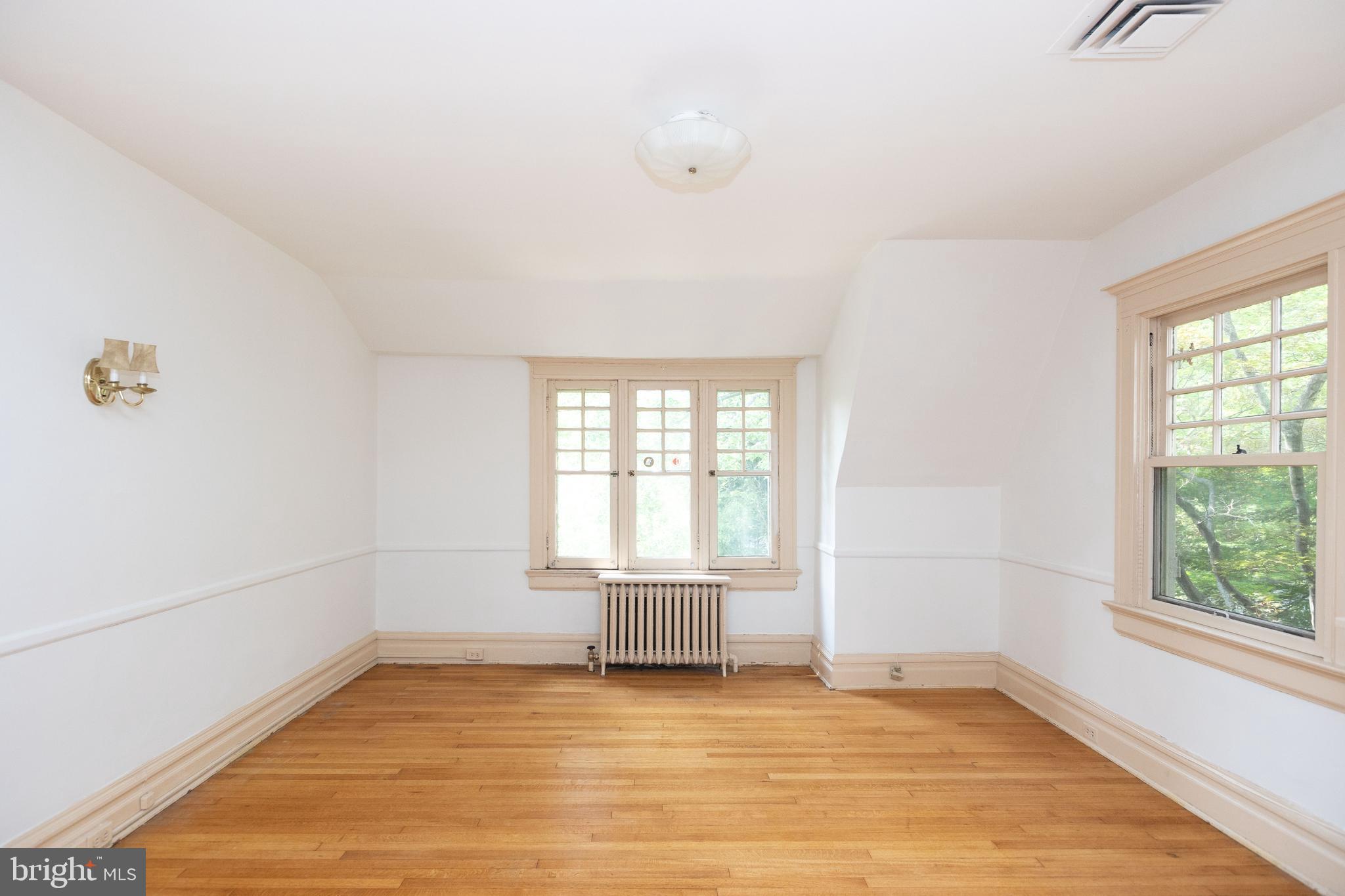 403 Club Road Baltimore, MD 21210 - Photo 49 of 72 an empty room with wooden floor and windows