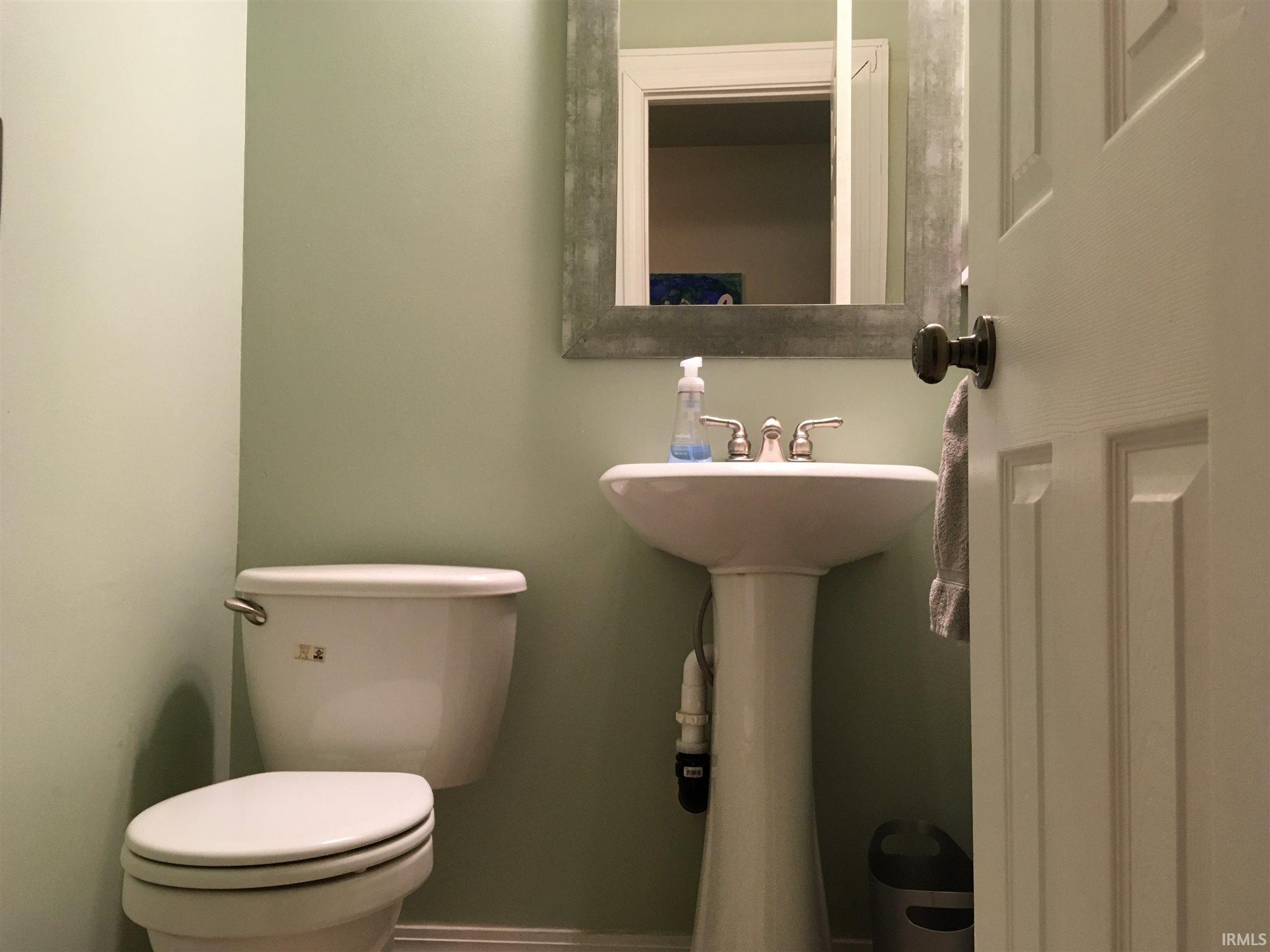 215 Carter Road Goshen, IN 46526 - Photo 8 of 35 Gallery Image 8