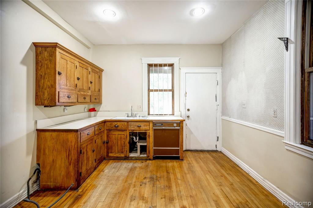 4225 Commonwealth Street Detroit, MI 48208 - Photo 11 of 34