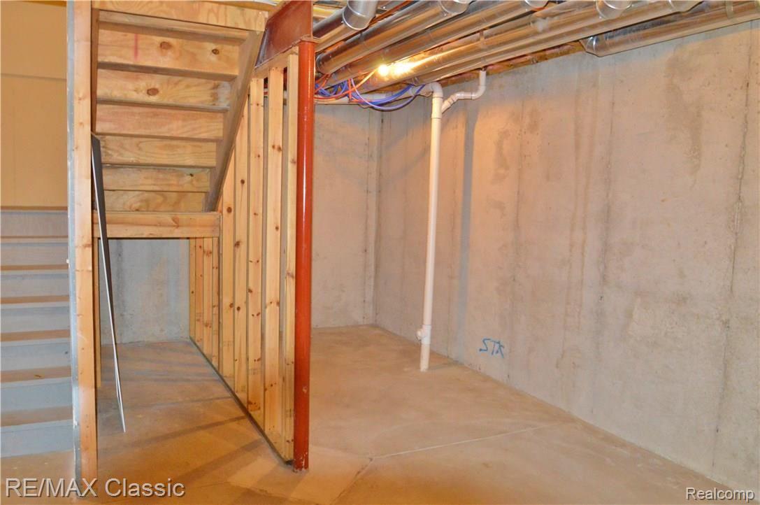 41472 Glade Road Canton, MI 48187 - Photo 36 of 44 DSC_0058.JPG