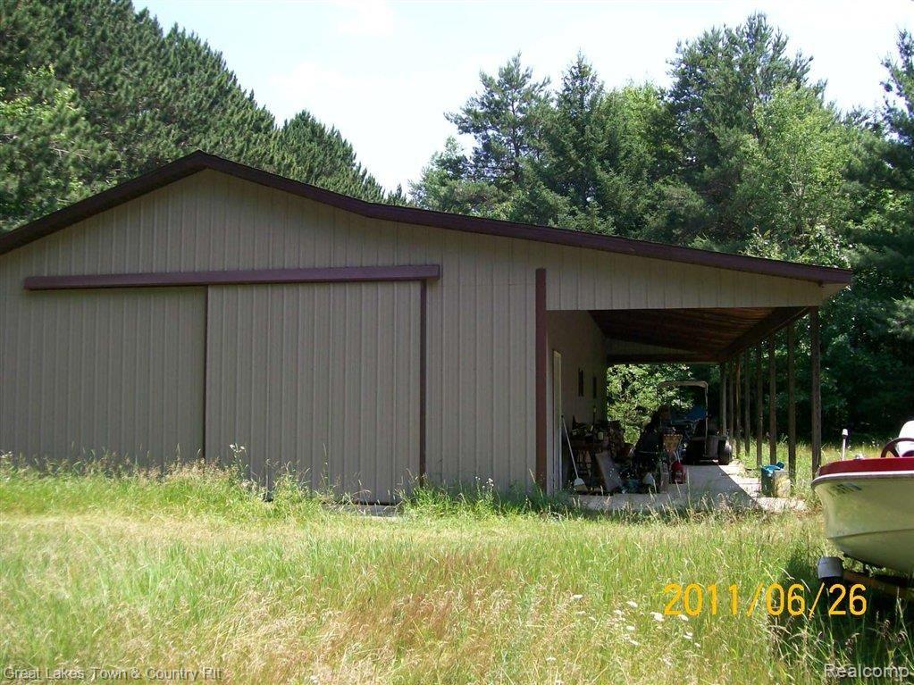 3183 Barnes Lake Road Columbiaville, MI 48421 - Photo 3 of 13 100_2190.jpg