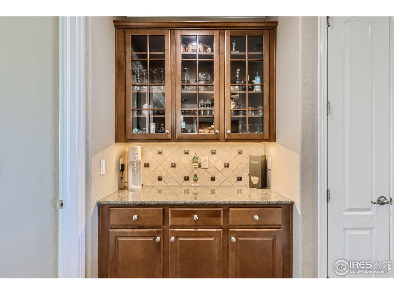 3381 Birch Road Longmont, CO 80504 - Photo 10 of 33 Butler's pantry