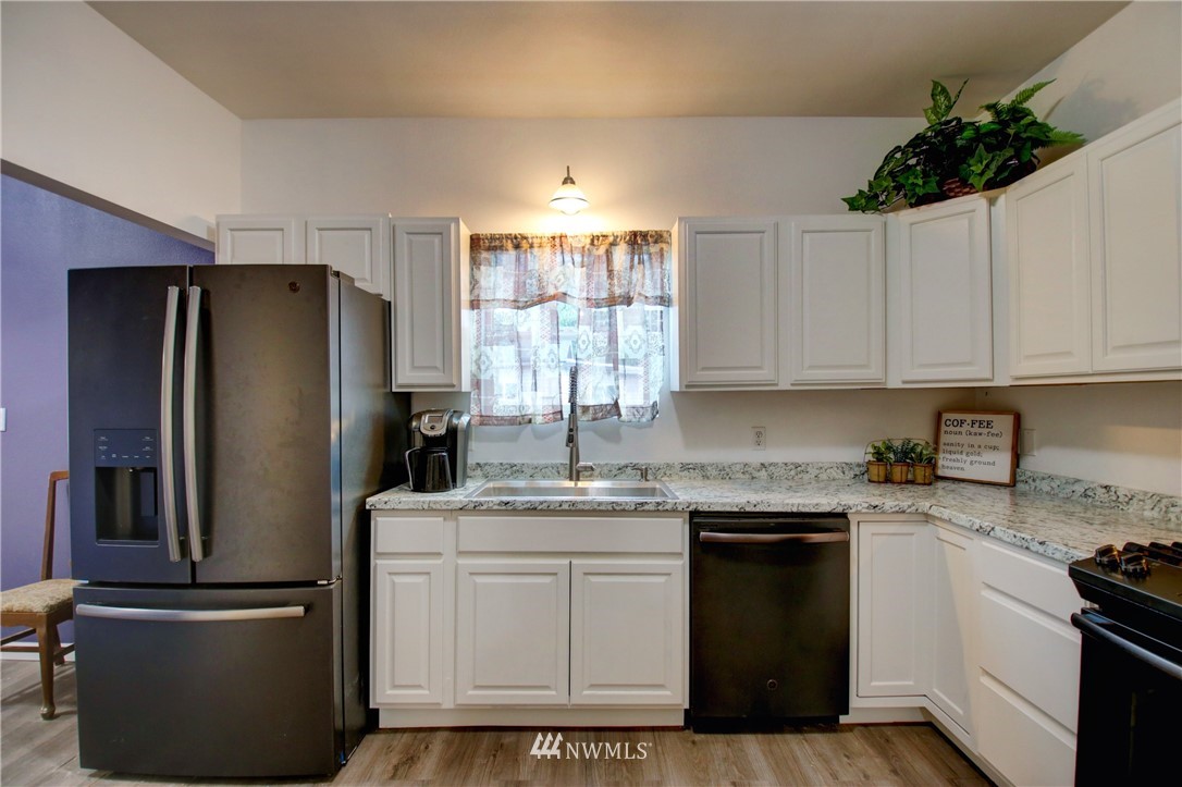 910 Cook Road Sedro-Woolley, WA 98284 - Photo 12 of 37 a kitchen with stainless steel appliances granite countertop a refrigerator sink and stove