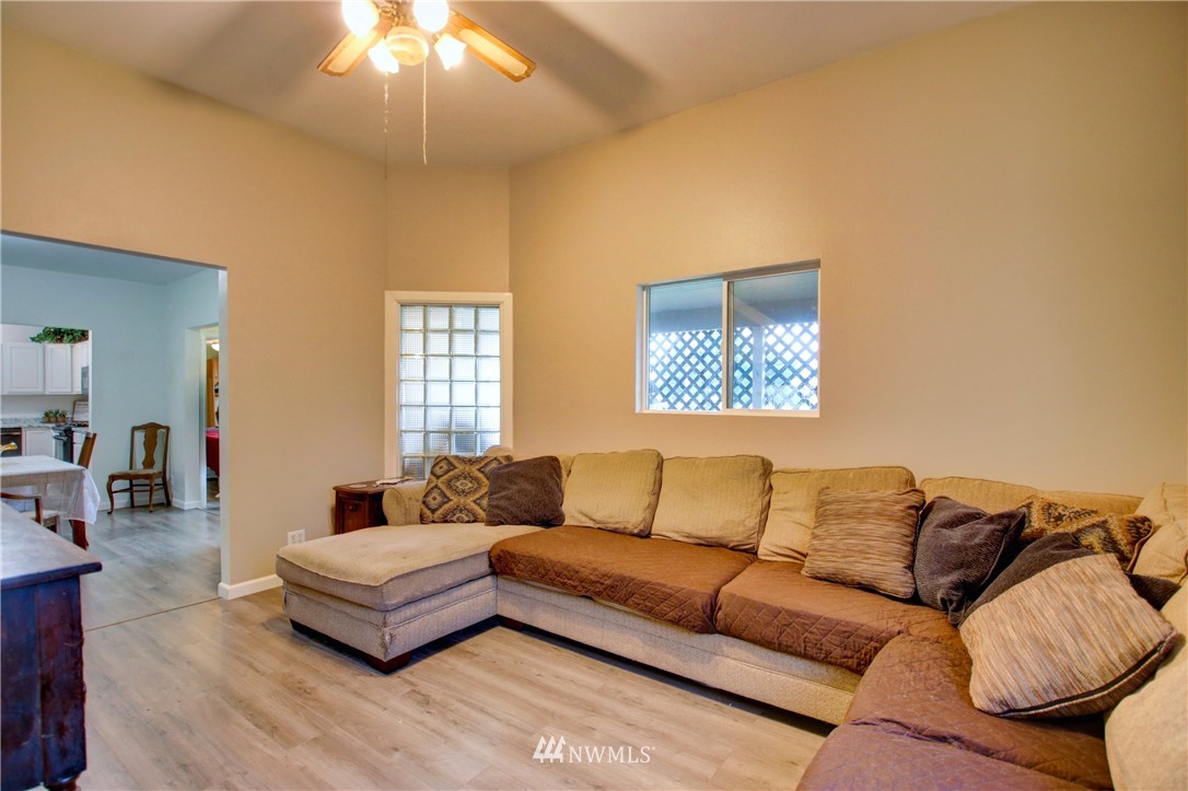 910 Cook Road Sedro-Woolley, WA 98284 - Photo 14 of 37 a living room with furniture and a large window