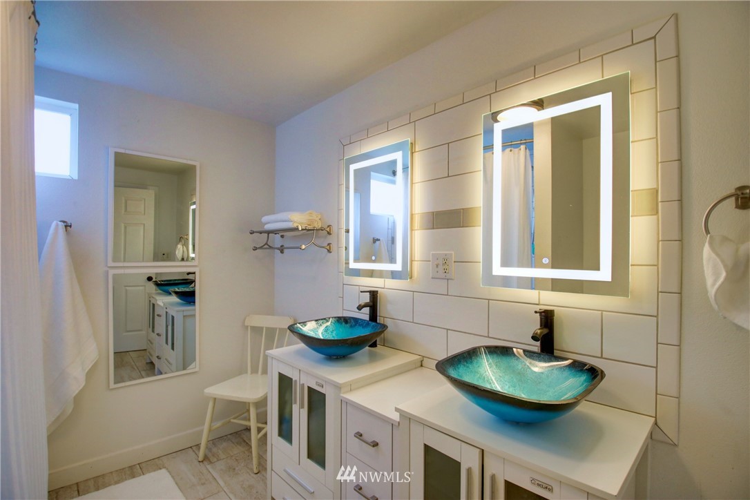 910 Cook Road Sedro-Woolley, WA 98284 - Photo 16 of 37 a bathroom with a granite countertop sink and a mirror