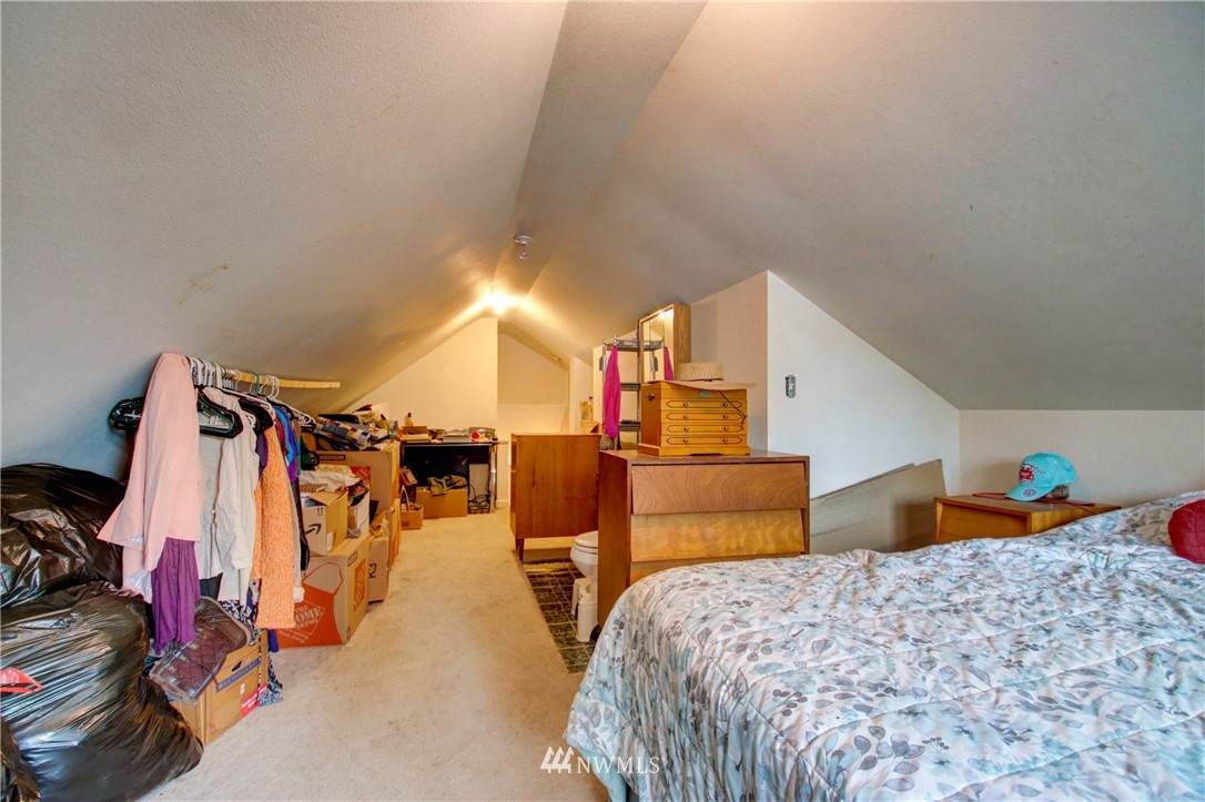 910 Cook Road Sedro-Woolley, WA 98284 - Photo 34 of 37 a bed room with two bed and a walk in closet