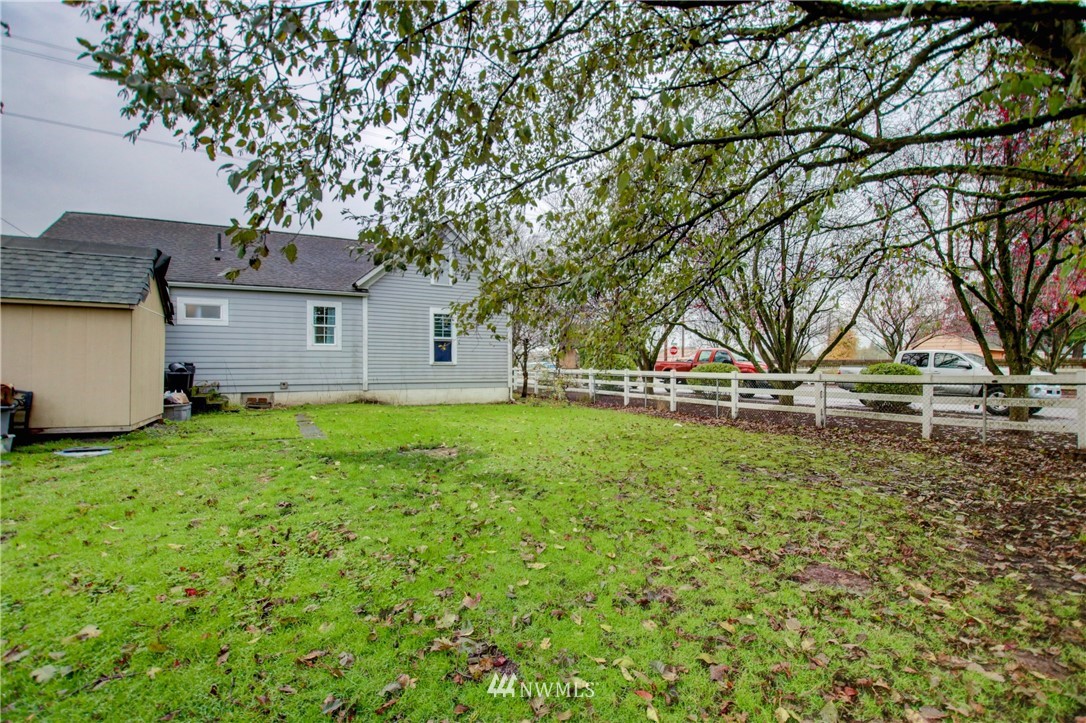 910 Cook Road Sedro-Woolley, WA 98284 - Photo 5 of 37 a view of a house with a big yard and large tree