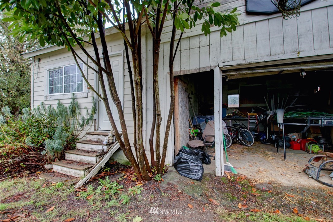 910 Cook Road Sedro-Woolley, WA 98284 - Photo 6 of 37 a view of a storage room with wooden fence