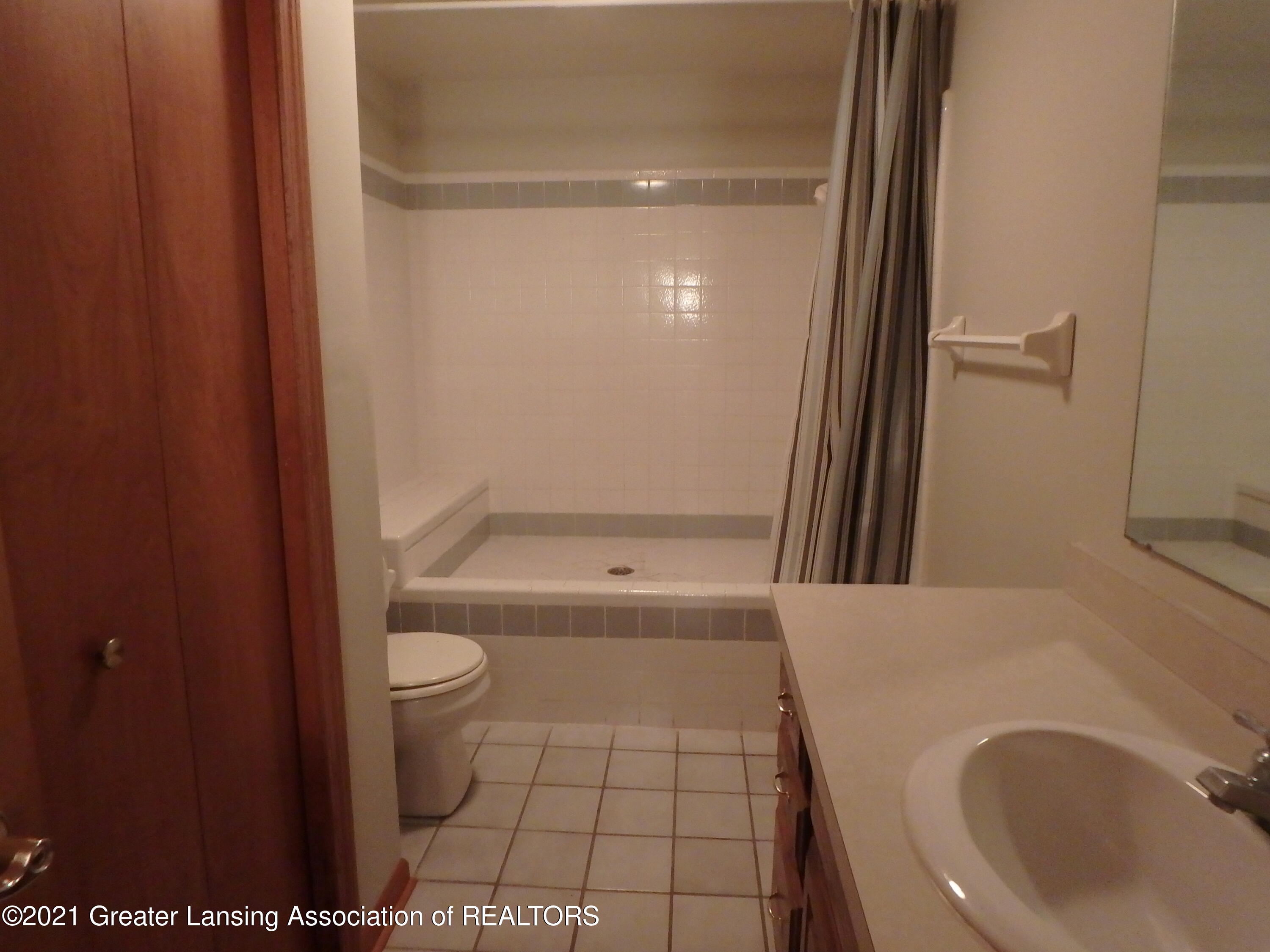 2565 Narrow Lake Road Charlotte, MI 48813 - Photo 37 of 63 bath on LL