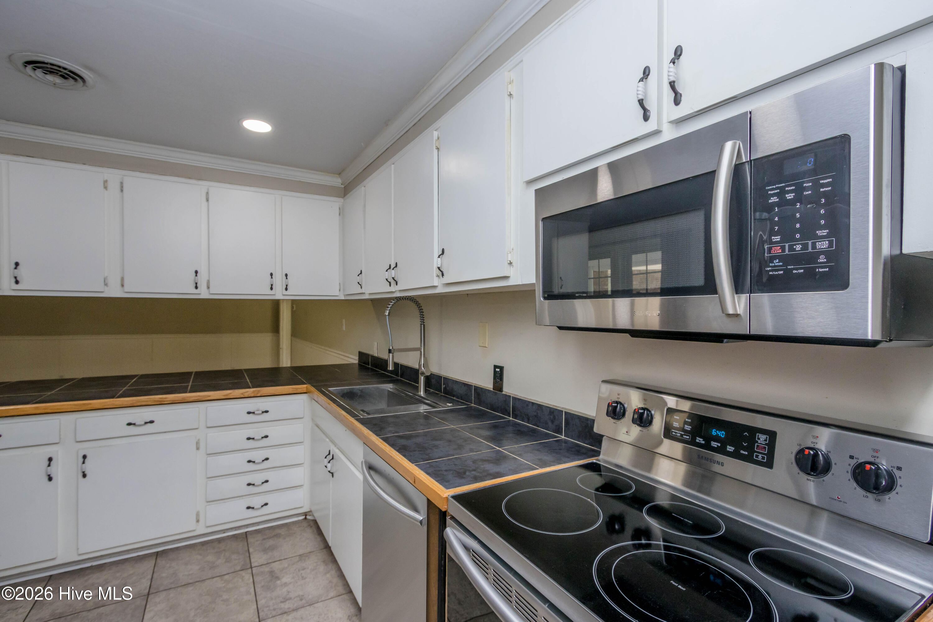 1221 Lakeview Drive Grovetown, GA 30813 - Photo 23 of 55 Kitchen