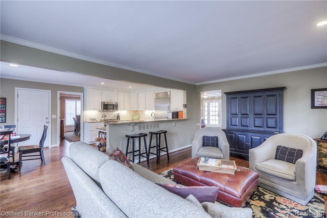154 Hamilton Road Bloomfield Hills, MI 48301 - Photo 19 of 48 Open kitchen/family room