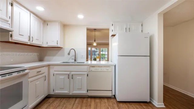 $2,300 | 7554 Stirling Road, Unit 103, Davie, FL 33024