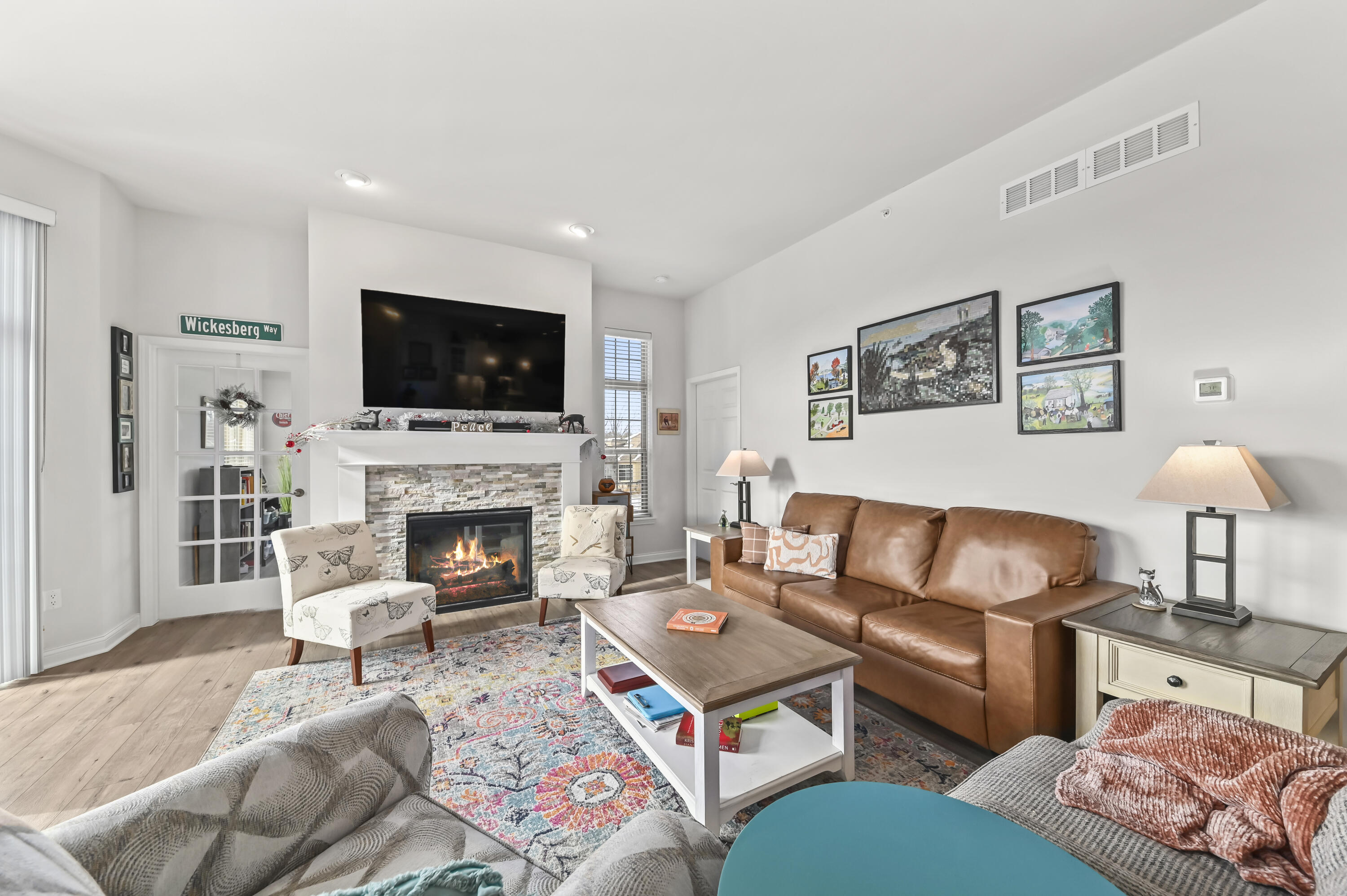 4355 Nighthawk Trail Brookfield, WI 53005 - Photo 11 of 37 Gas FP/Vaulted Ceiling