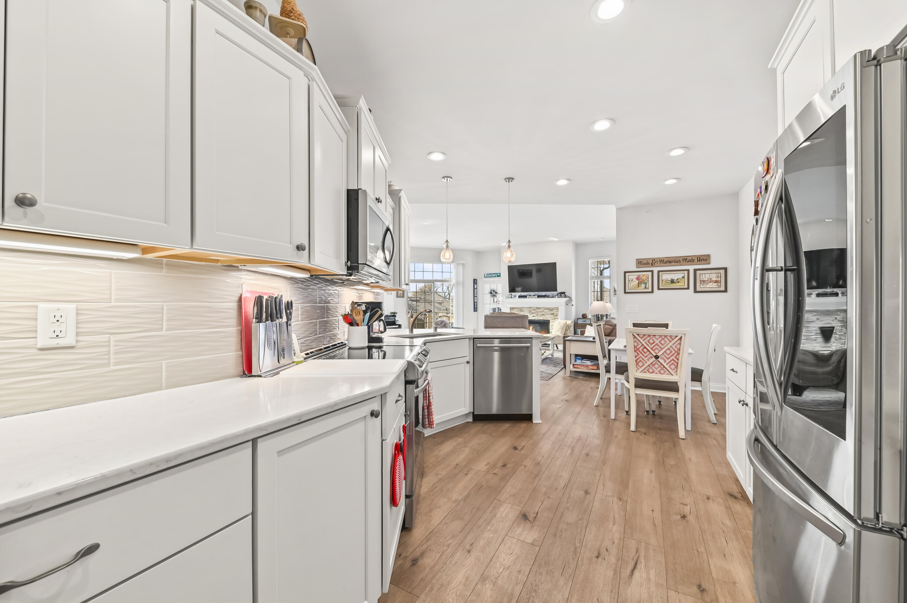 4355 Nighthawk Trail Brookfield, WI 53005 - Photo 15 of 37 Quartz Counters