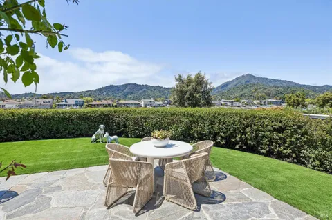 $2,695,000 | 5 Elizabeth Circle, Greenbrae, CA 94904