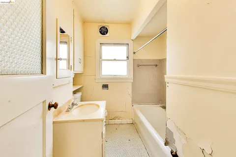 $940,000 | 1839 Dwight Way, Berkeley, CA 94704