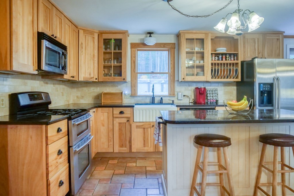 298 Sackett Road Westfield, MA 01085 - Photo 5 of 40 Gallery Image 5