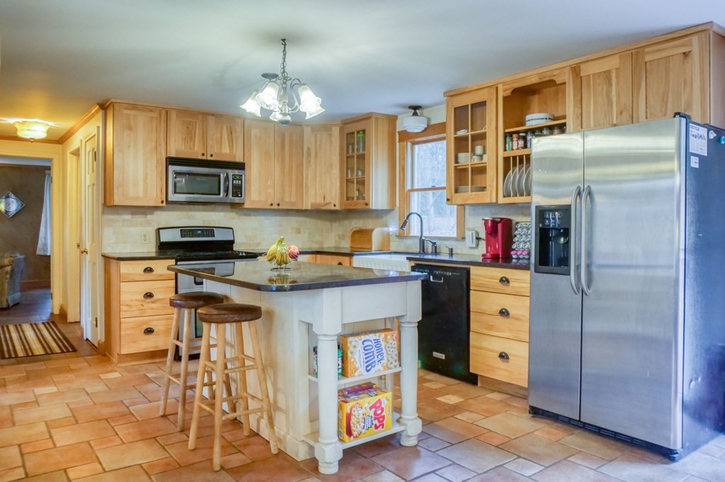 298 Sackett Road Westfield, MA 01085 - Photo 9 of 40 Gallery Image 9