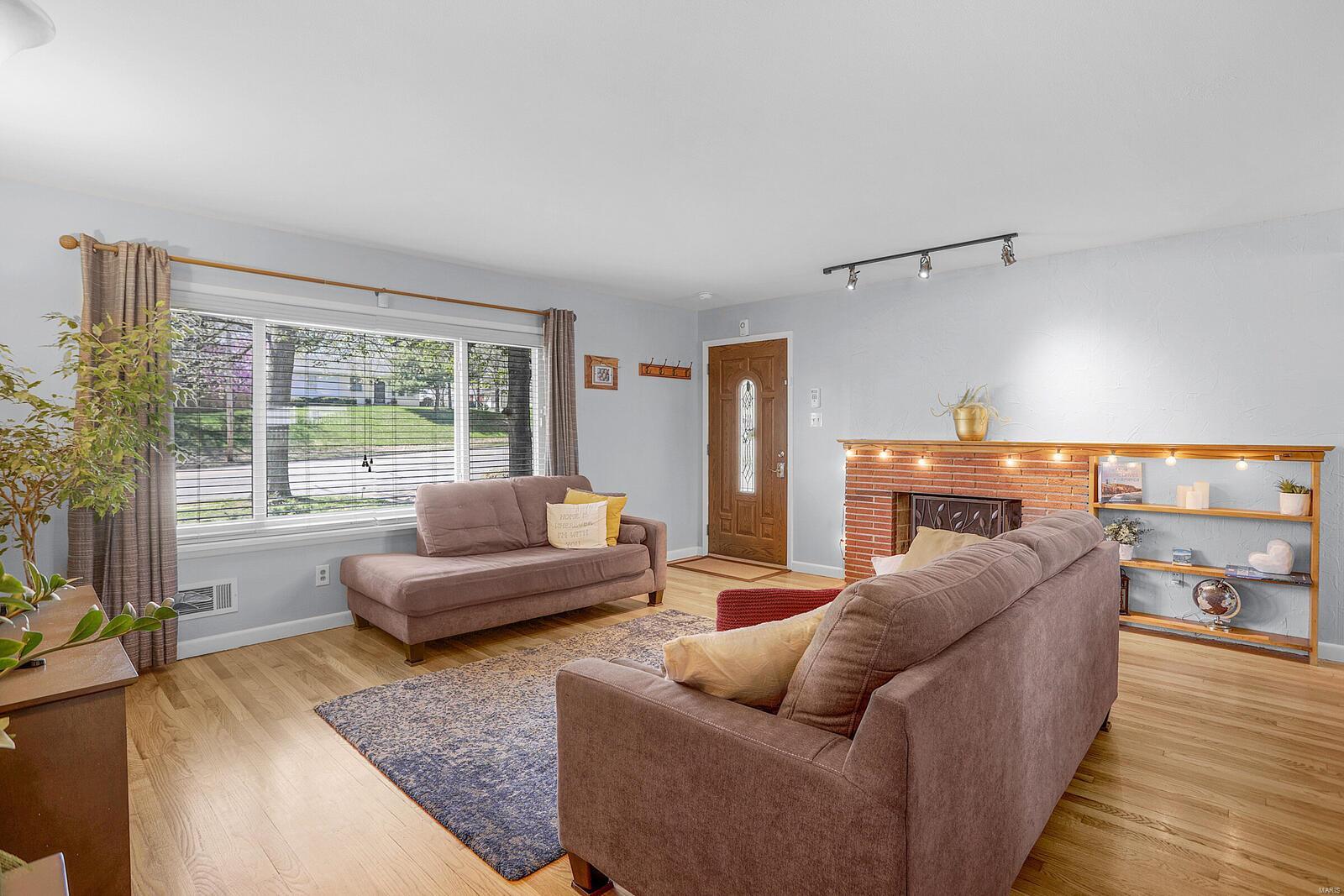830 Sappington Road St. Louis, MO 63126 - Photo 3 of 26 Gallery Image 3