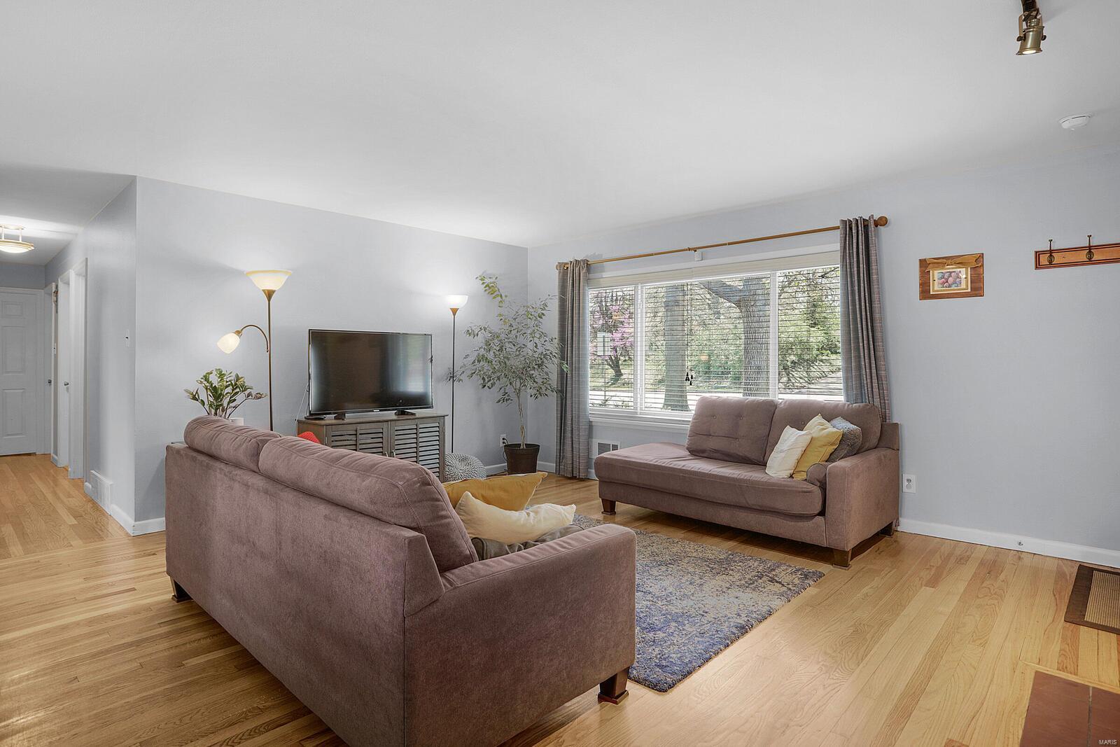 830 Sappington Road St. Louis, MO 63126 - Photo 4 of 26 Gallery Image 4