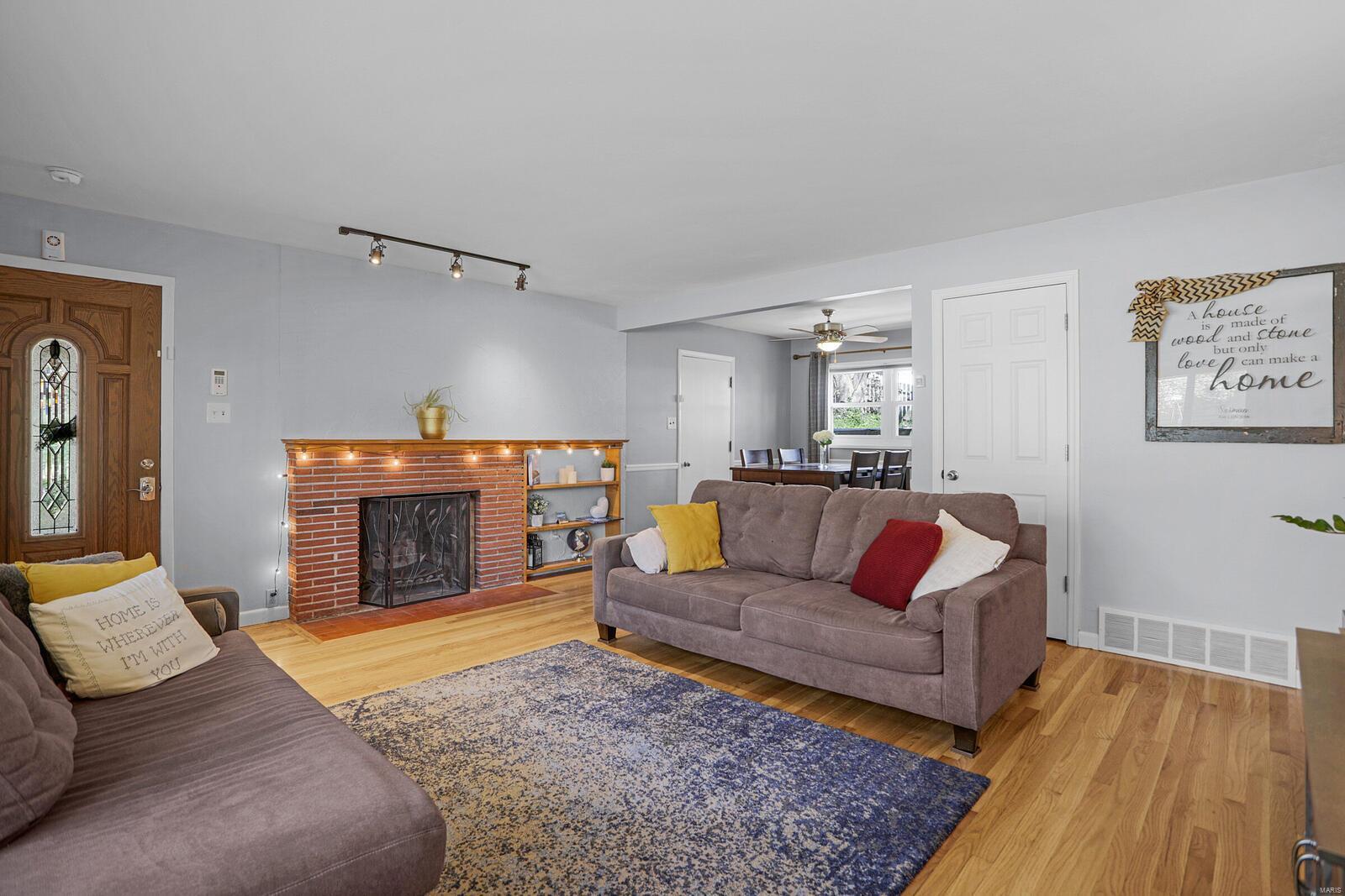 830 Sappington Road St. Louis, MO 63126 - Photo 5 of 26 Gallery Image 5
