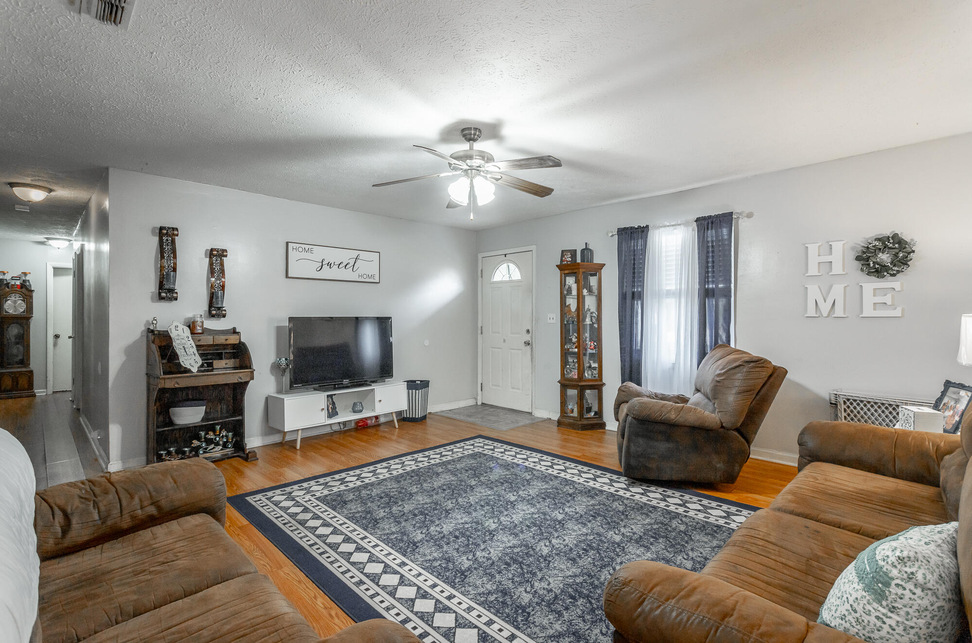 260 Everett Road Ringgold, GA 30736 - Photo 4 of 32 Living Room
