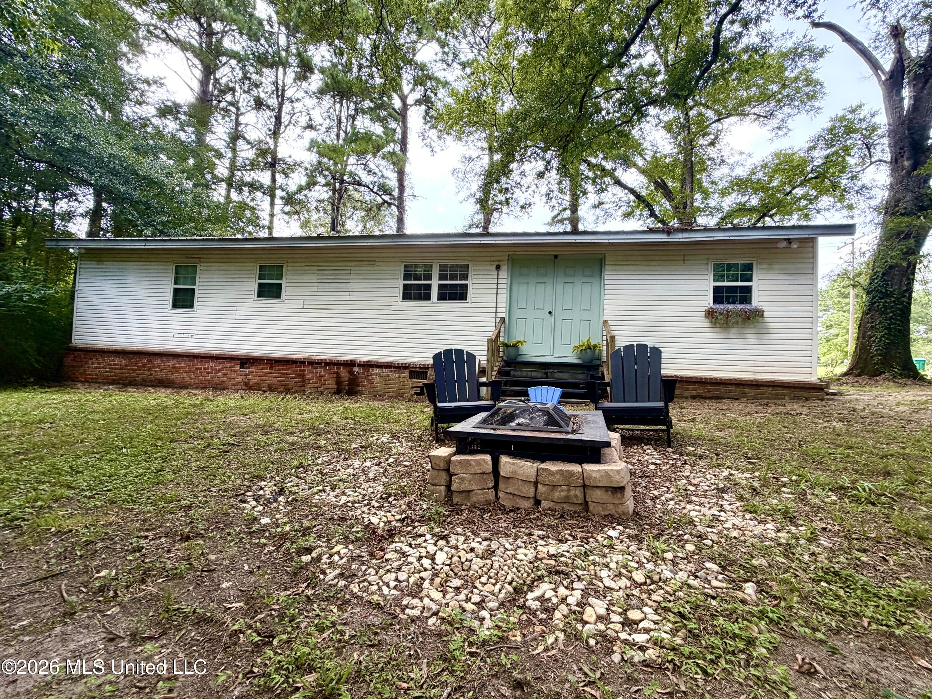 906 Smith Lake Road Northeast Brookhaven, MS 39601 - Photo 2 of 25 IMG_1956