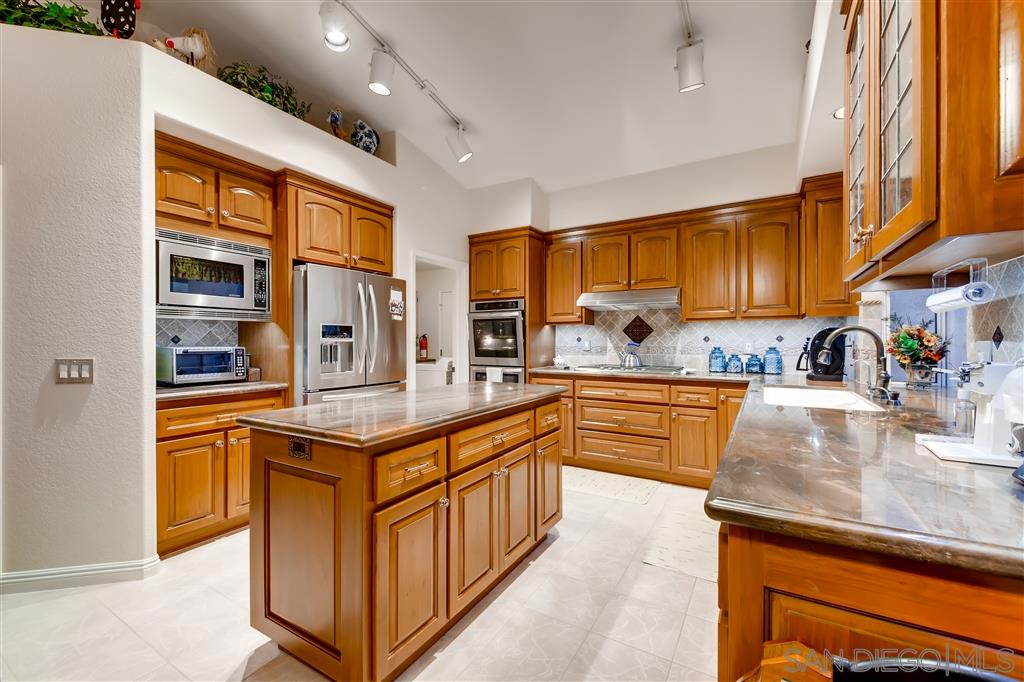 5817 Ranch View Road Oceanside, CA 92057 - Photo 9 of 23 Gallery Image 9