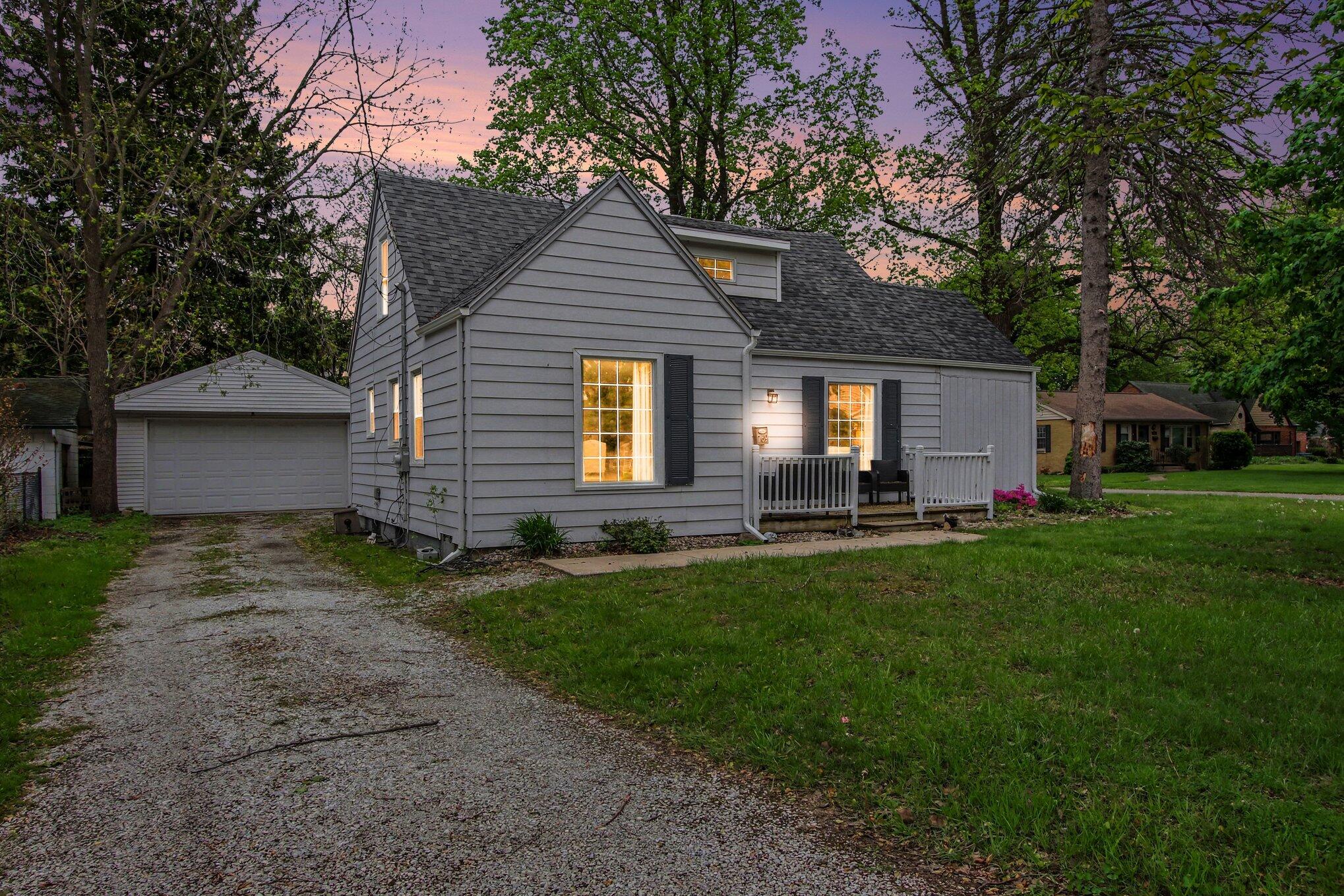 769 South Calumet Road Chesterton, IN 46304 - Photo 3 of 23 2038x1359