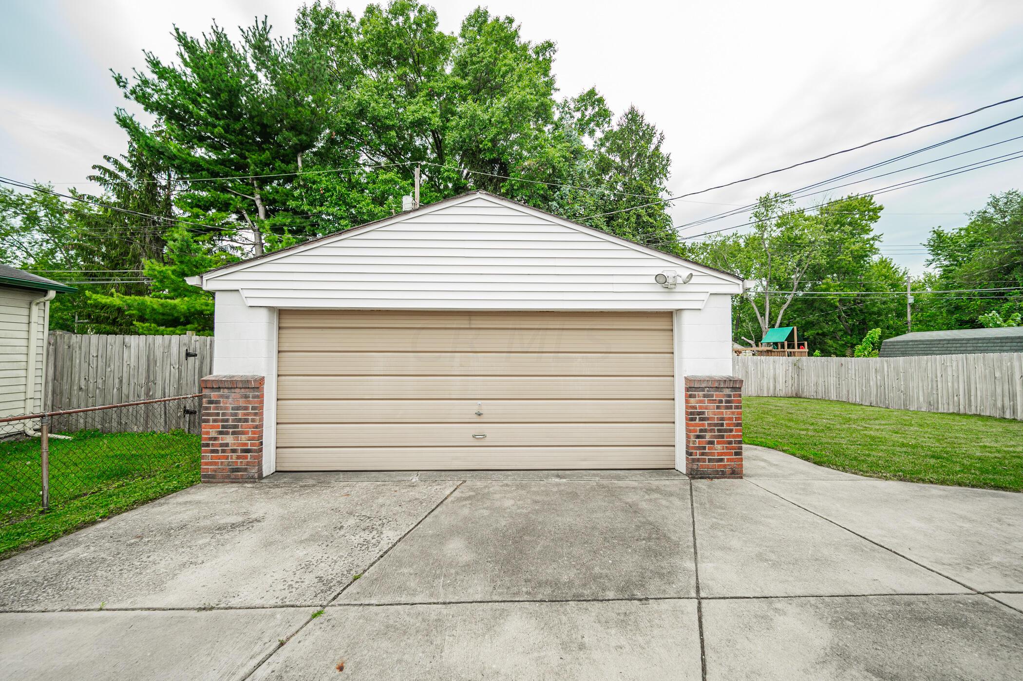 2447 Maybury Road Columbus, OH 43232 - Photo 9 of 55 2447 maybury 039