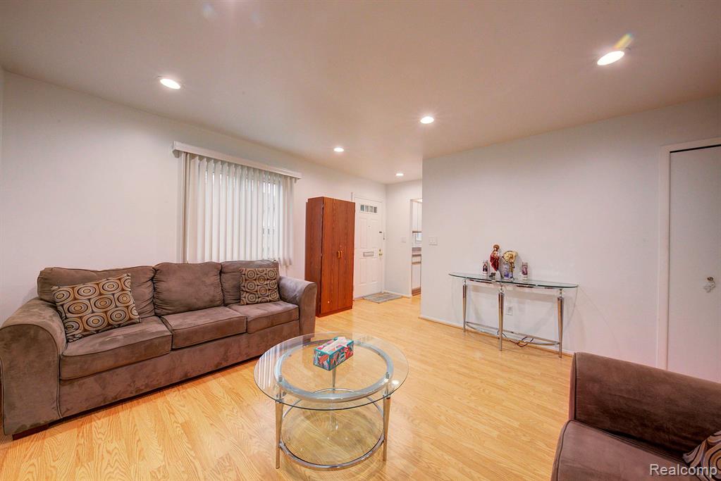 8401 18 18 Mile Road, Unit 167 Sterling Heights, MI 48313 - Photo 8 of 22