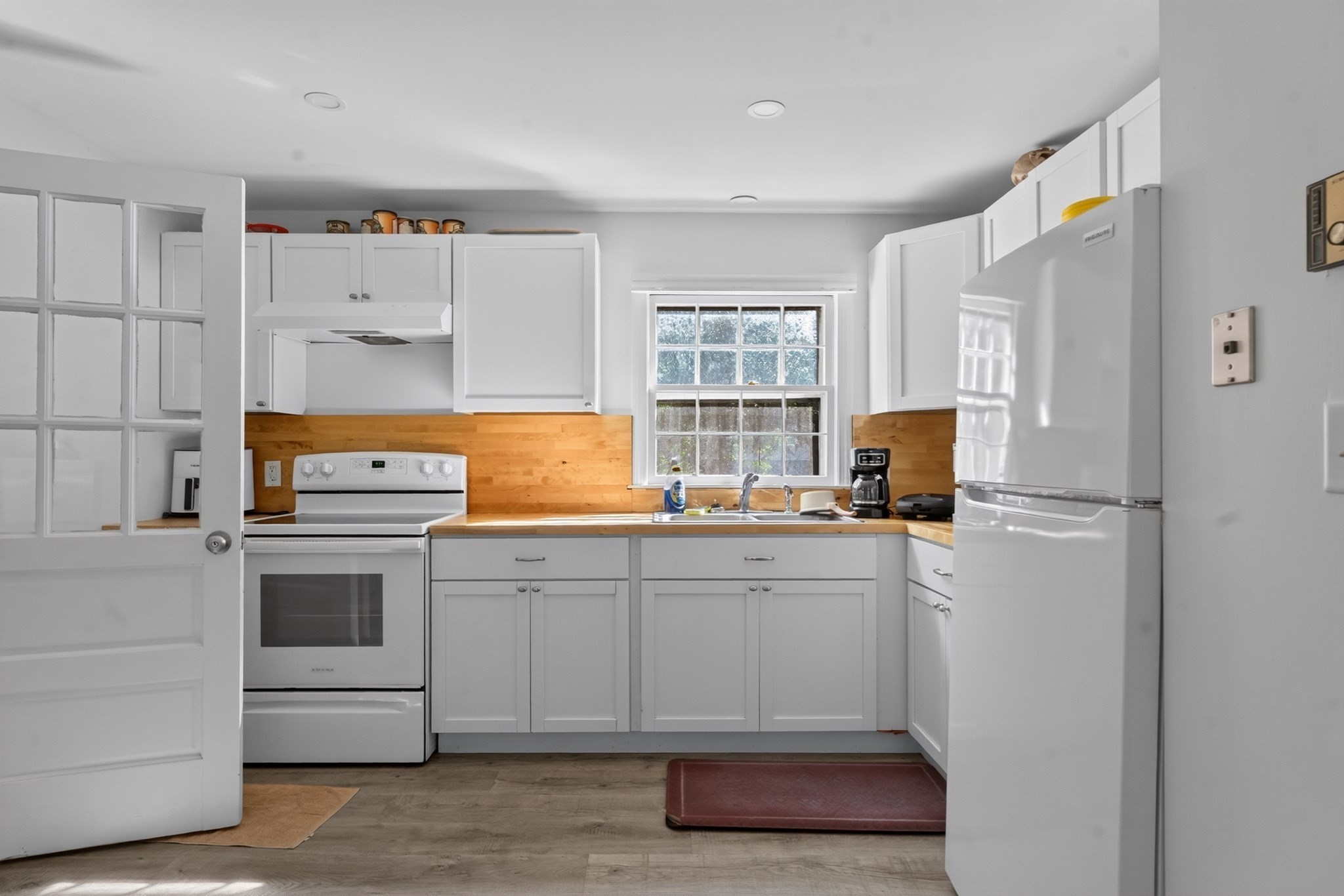234 County Road Oak Bluffs, MA 02557 - Photo 7 of 11 Gallery Image 7