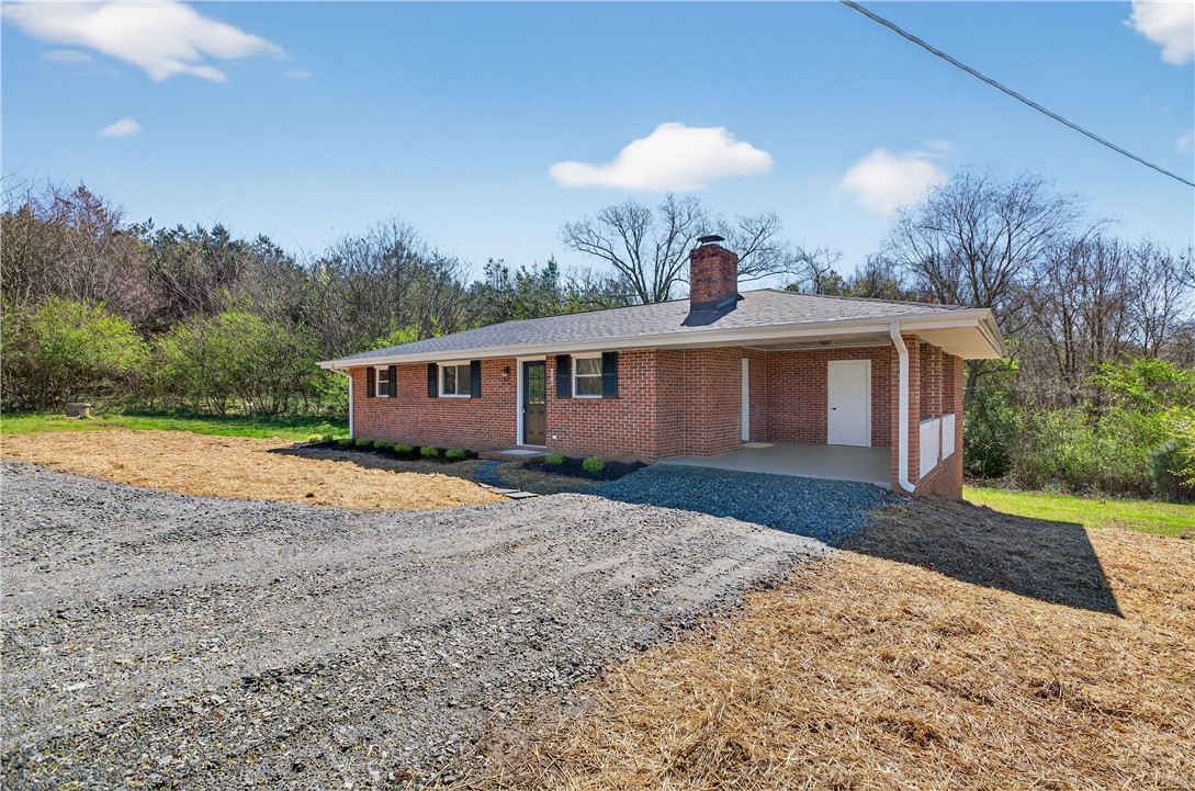 198 Pittman Circle Westminster, SC 29693 - Photo 3 of 30