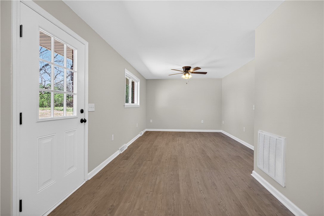 198 Pittman Circle Westminster, SC 29693 - Photo 8 of 30