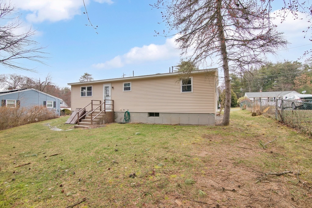 37 Ruthven Street Springfield, MA 01128 - Photo 23 of 24 a view of a backyard