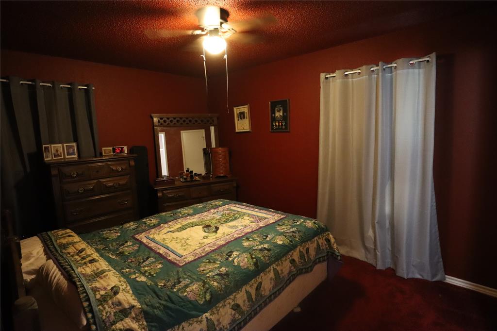 39 Oakcrest Drive Ranger, TX 76470 - Photo 20 of 25 a bedroom with a bed dresser and a mirror